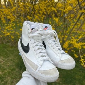Nike Blazer Mid ‘77 Womens Size 7